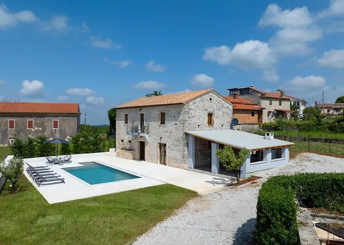 Valeria By Briskva Vila