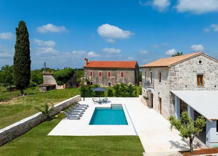 Valeria By Briskva Majkusi