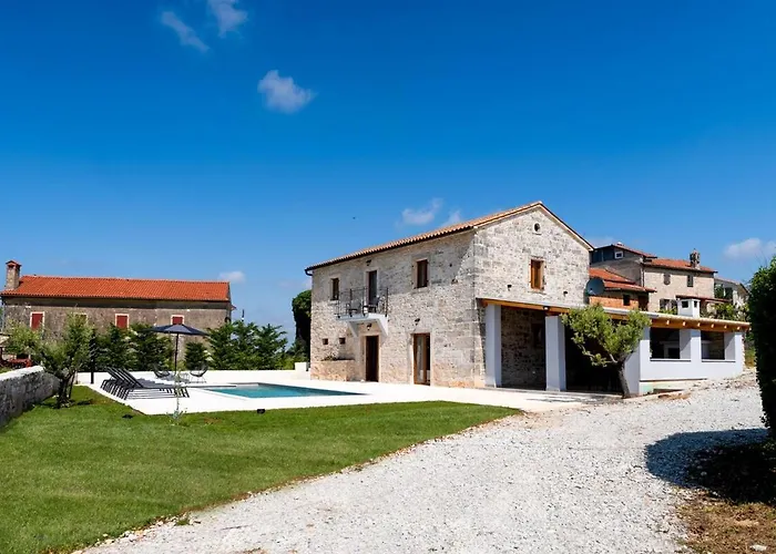 Valeria By Briskva Vila